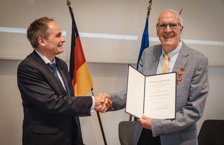 Verleihung des Bundesverdienstkreuzes an Helmuth Caspar von Moltke